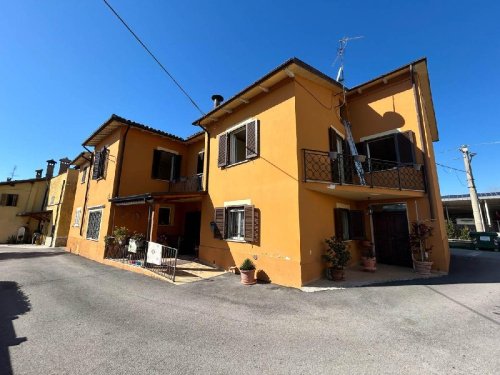 Half-vrijstaande woning in Trevi