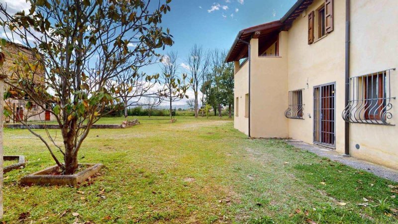 Half-vrijstaande woning in Spoleto