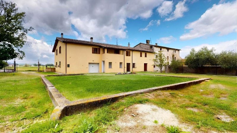 Half-vrijstaande woning in Spoleto