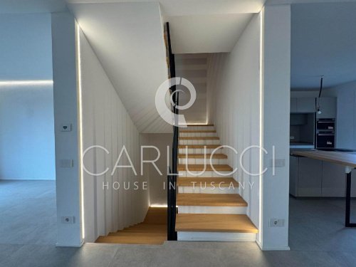 Half-vrijstaande woning in Poggibonsi