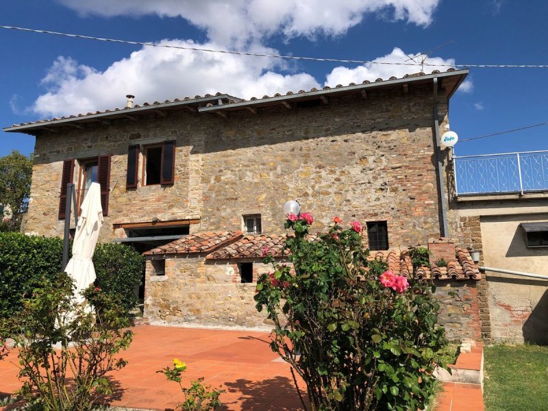 Casa histórica em Magione