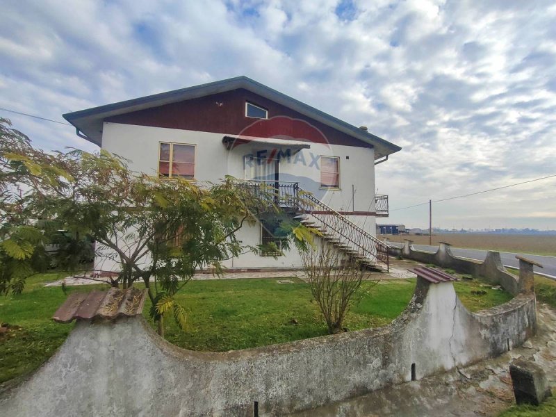 Casa geminada em Tresignana