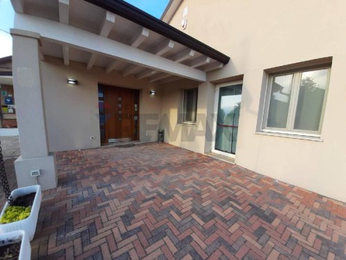 Gewerbeimmobilie in Jolanda di Savoia