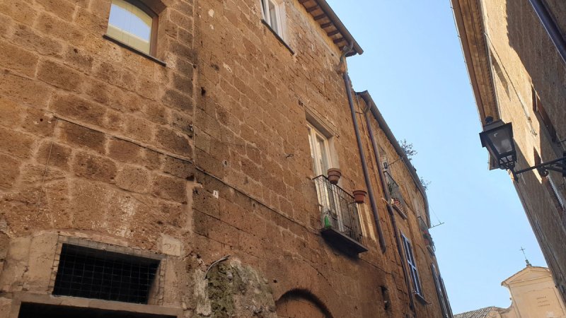 Hus från källare till tak i Orvieto