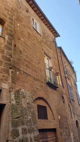 Hus från källare till tak i Orvieto