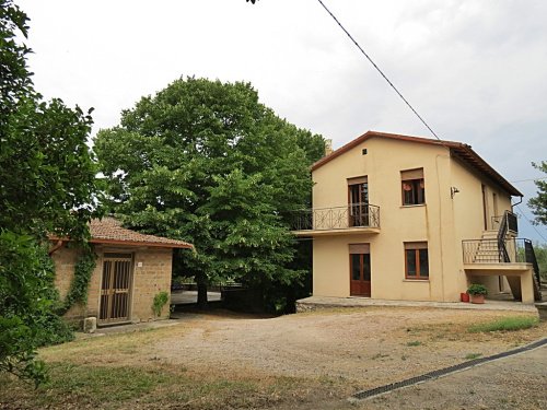 Detached house in Baschi