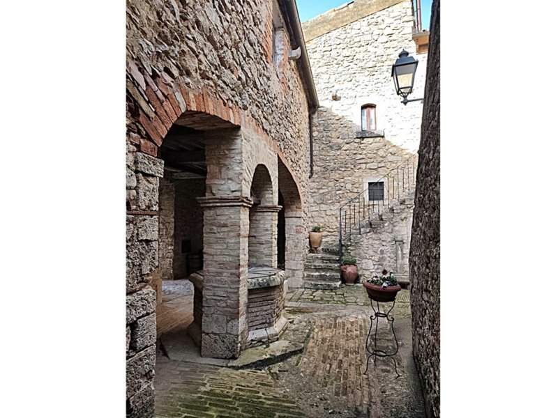 Особняк из двух квартир в Баски