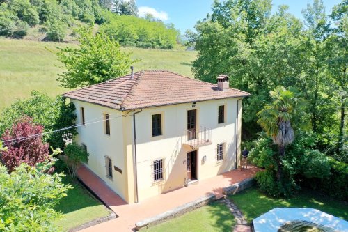 Villa in Camporgiano