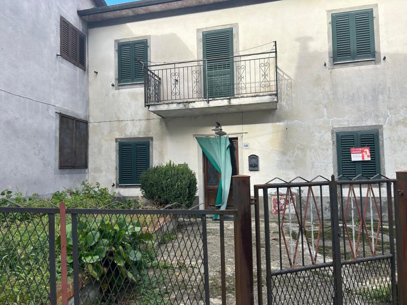 皮亚扎-阿尔塞基奥半独立房屋