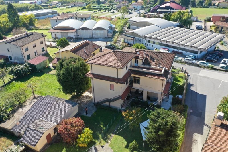 科雷利亚-安泰尔米内利公寓