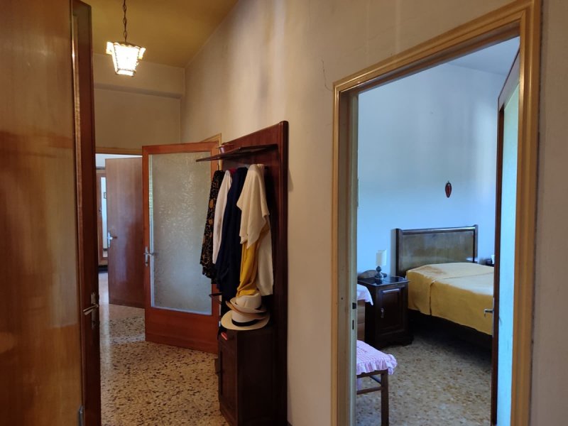 加尔法尼亚纳新堡公寓