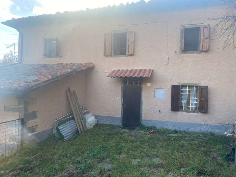 Semi-detached house in Castiglione di Garfagnana