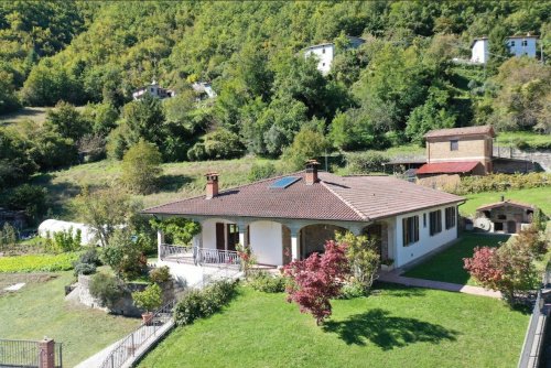 Detached house in Piazza al Serchio