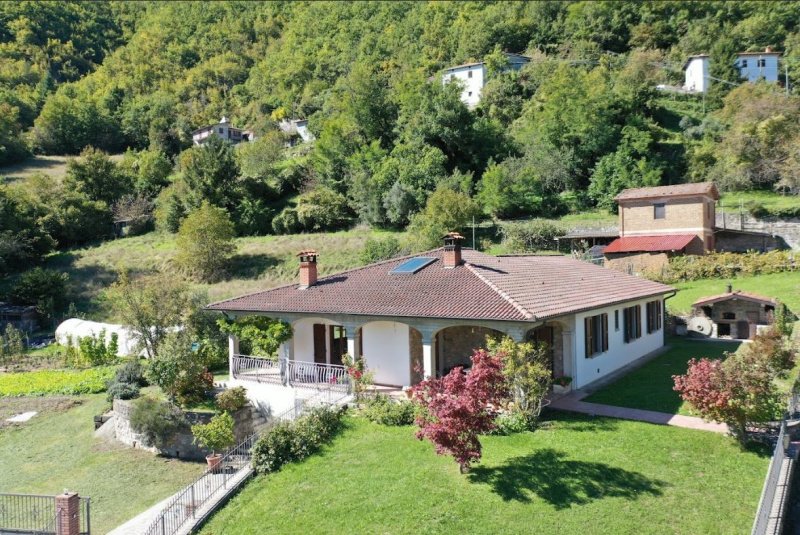 Detached house in Piazza al Serchio