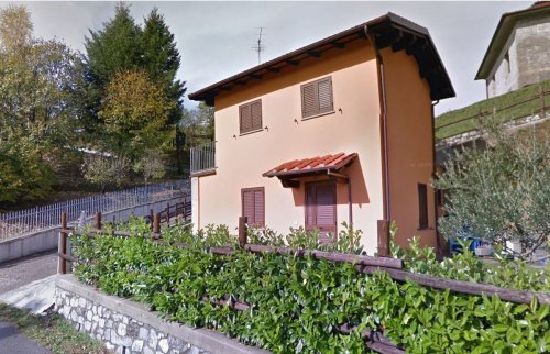 Casa indipendente a Molazzana