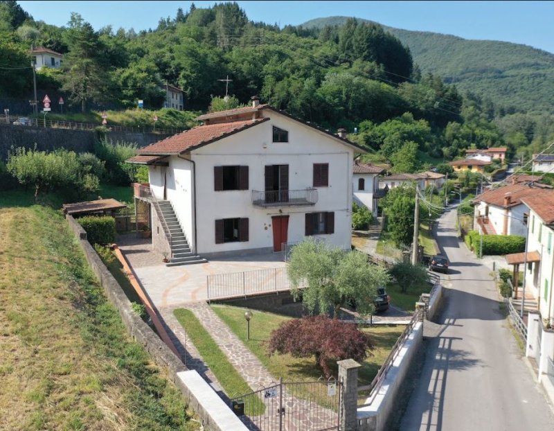 Villa in Camporgiano