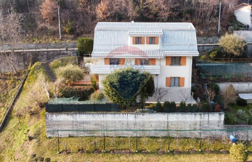 Detached house in Costa Volpino