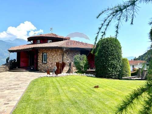 Villa in Solto Collina