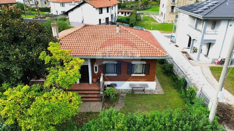 Casa independente em Esine