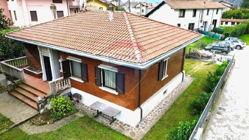 Casa independente em Esine
