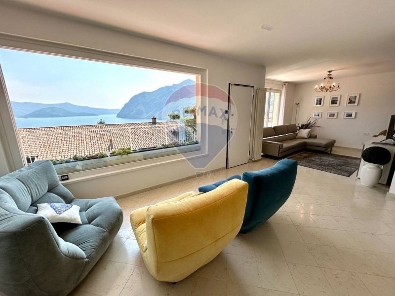 Villa in Riva di Solto