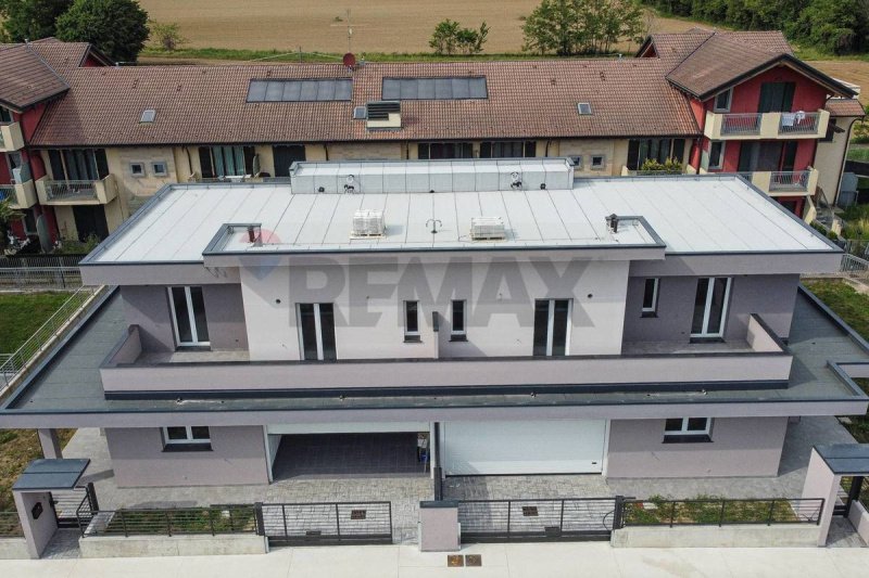 阿达的克雷斯皮半独立房屋