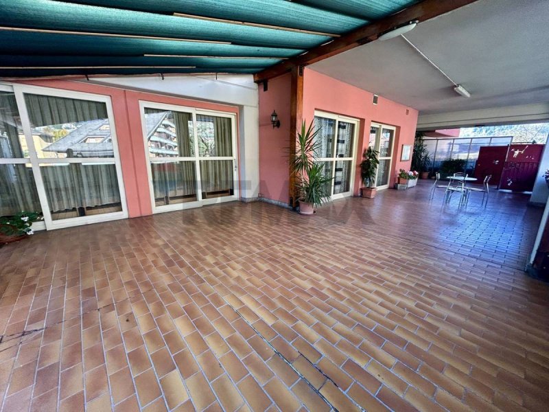 Kommersiell byggnad i Darfo Boario Terme