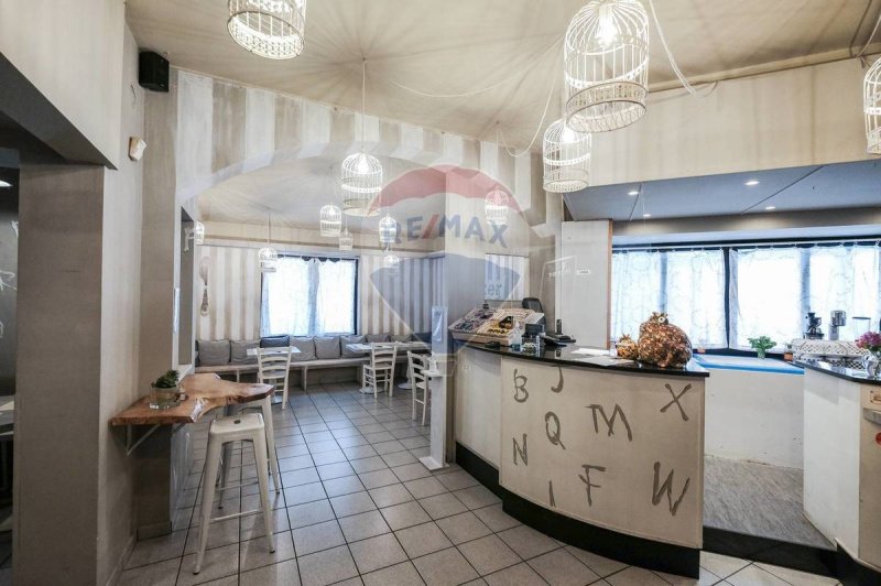 Local commercial à Albino