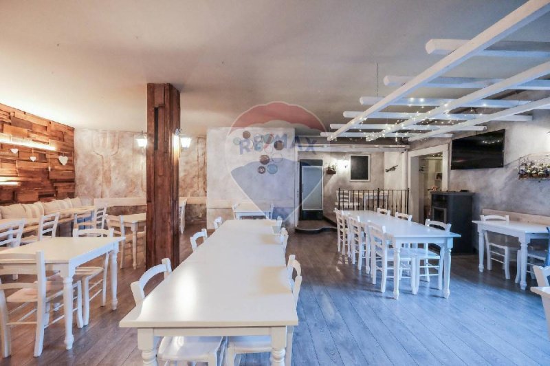 Local commercial à Albino