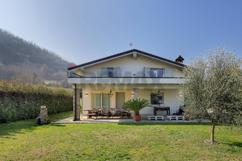 Villa in Paratico