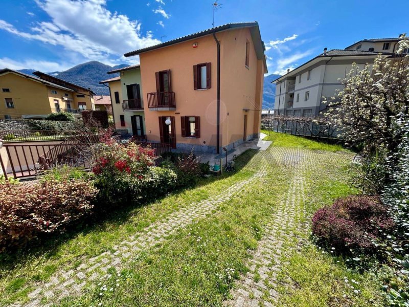 Villa en Costa Volpino