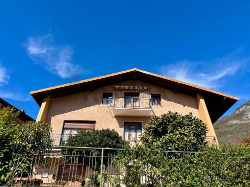 Casa semi-independiente en Costa Volpino