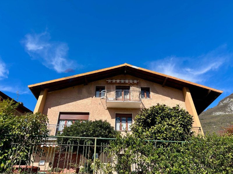 Casa semi-independiente en Costa Volpino