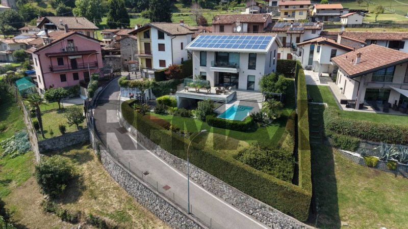 Villa à Solto Collina