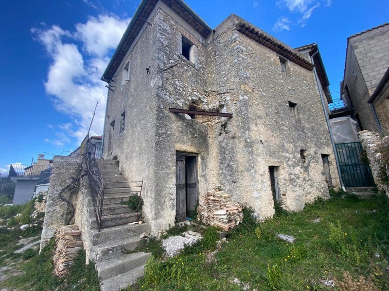 Klein huisje op het platteland in Fontechiari