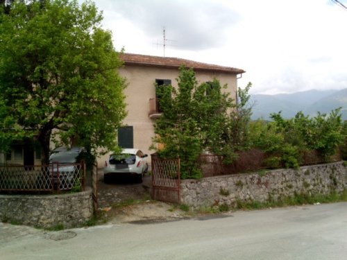 Half-vrijstaande woning in Isola del Liri