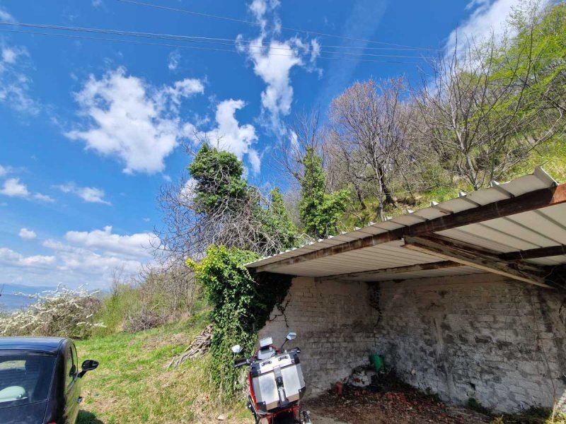 Half-vrijstaande woning in Arpino