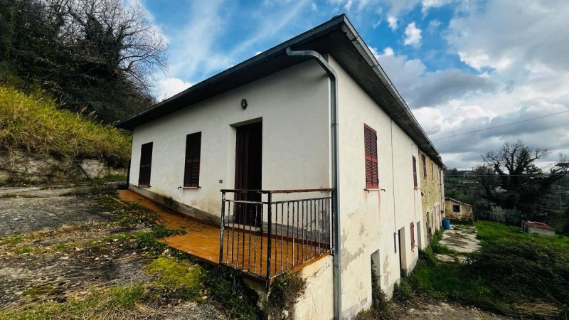 Doppelhaushälfte in Arpino
