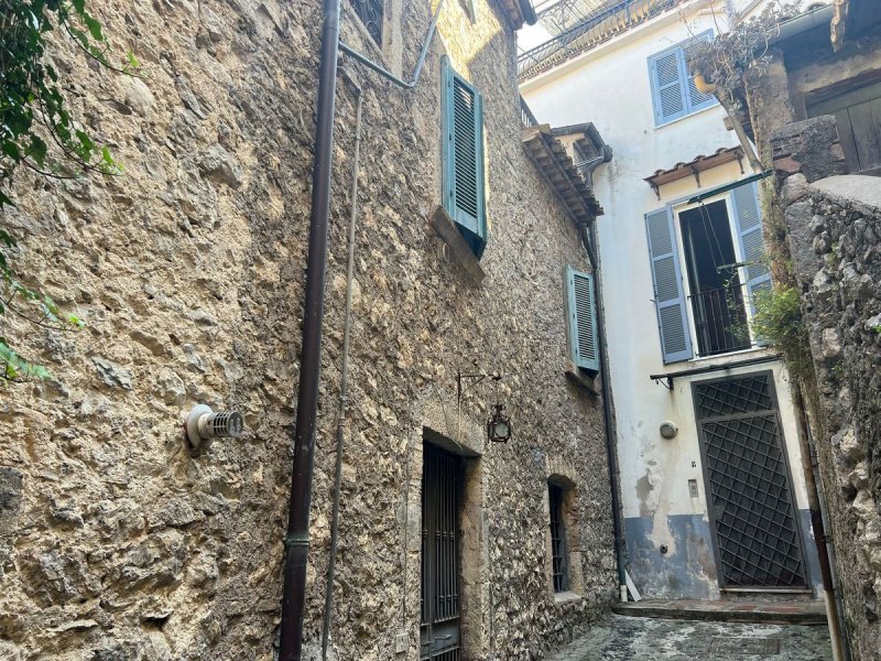 Half-vrijstaande woning in Monte San Giovanni Campano