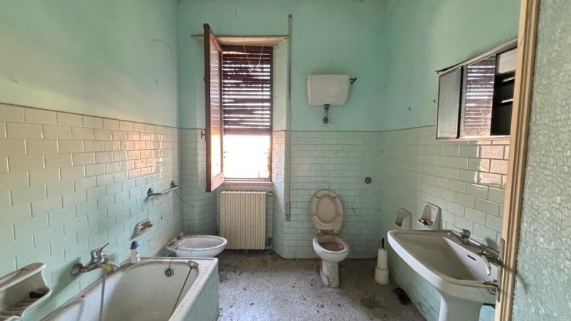 伊索拉-德尔利里公寓