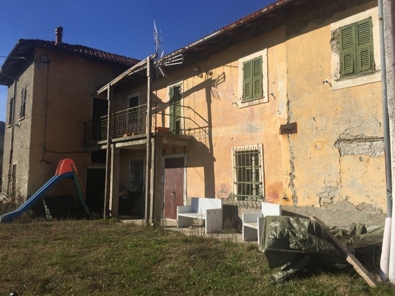 Casa geminada em Mioglia