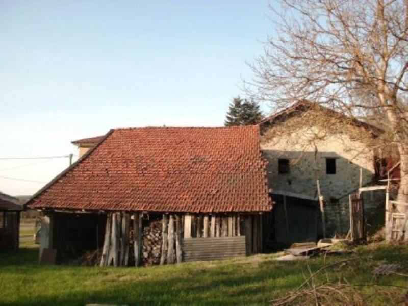 Klein huisje op het platteland in Giusvalla