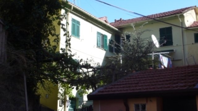 Особняк из двух квартир в Варацце