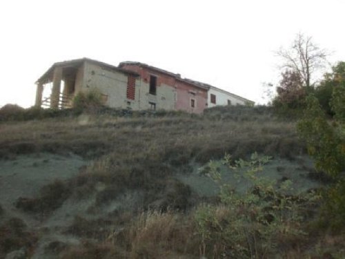 Klein huisje op het platteland in Pareto