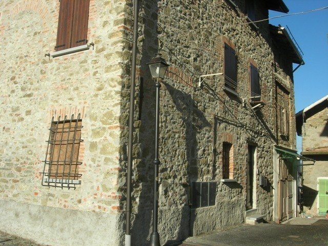 Casa geminada em Mioglia