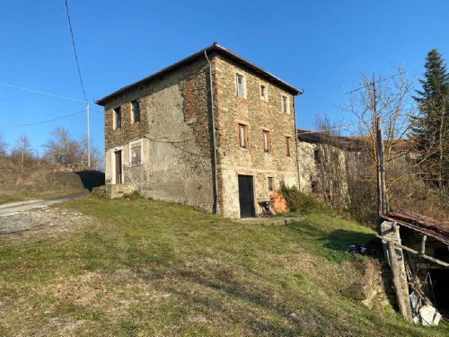 Klein huisje op het platteland in Mioglia