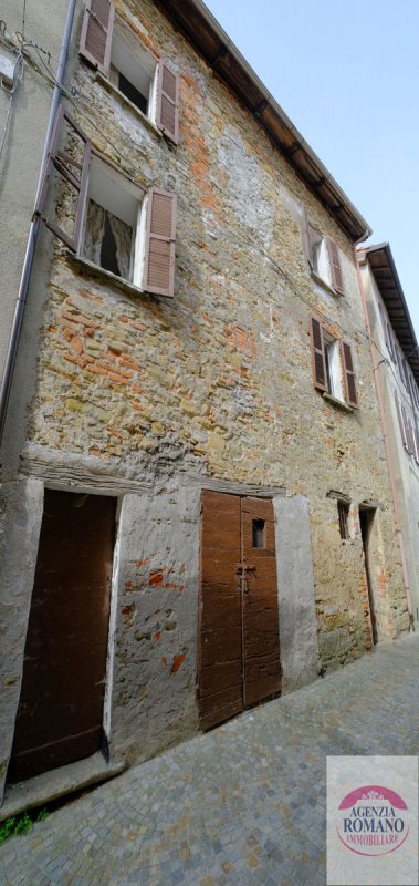Hus från källare till tak i Ponzone