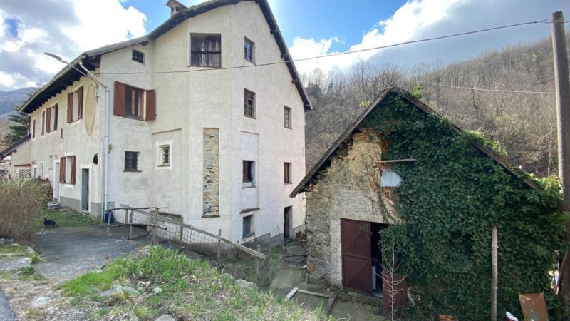 Hus från källare till tak i Tiglieto