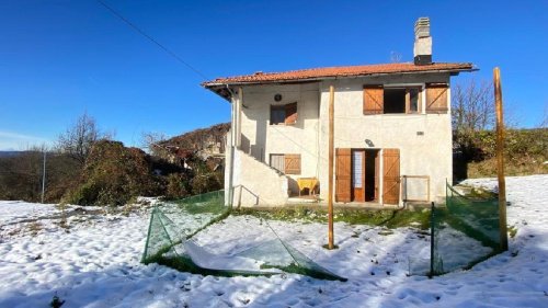 Top-to-bottom house in Giusvalla