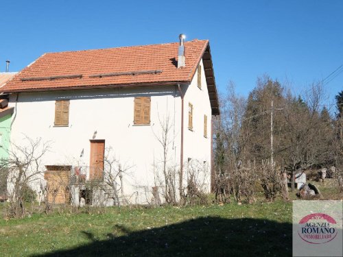 Hus från källare till tak i Sassello